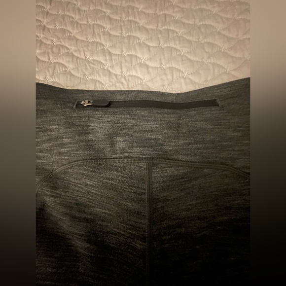 Lululemon grey leggings size 2 - Picture 3 of 4